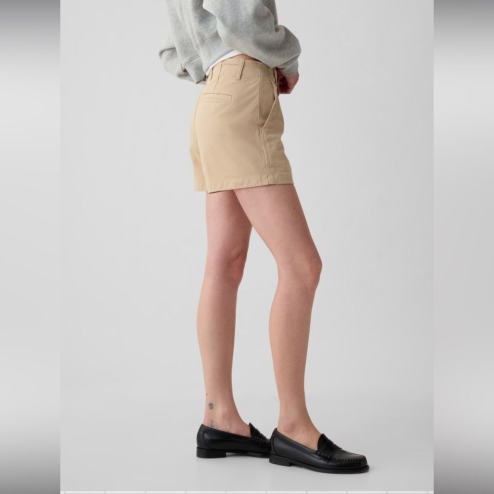 Gap 4” Downtown Khaki Shorts - Picture 3 of 7